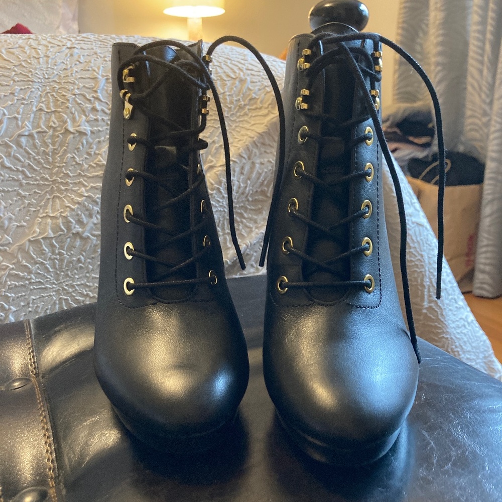 Guess black leather wedges
